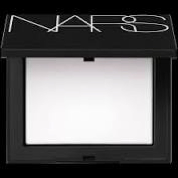 NARS Translucent Setting Powder - - Picture 6 of 7